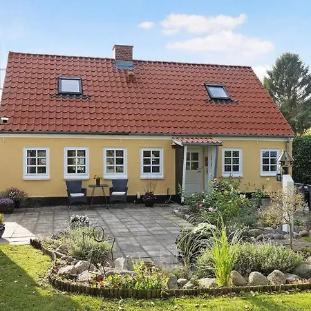 Cosy Brick House Near Bratten * Strandby