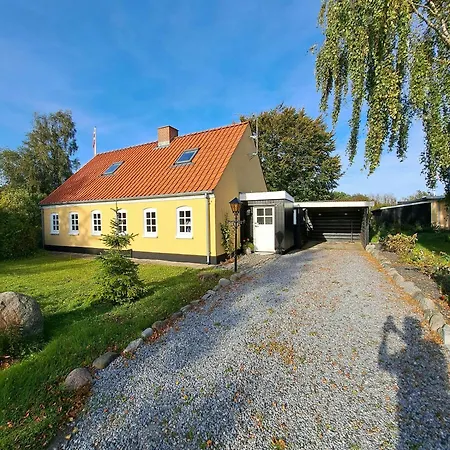 Prázdninový dům Cosy Brick House Near Bratten Strandby
