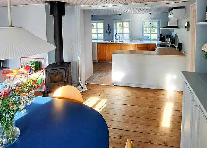 Cosy Brick House Near Bratten Strandby